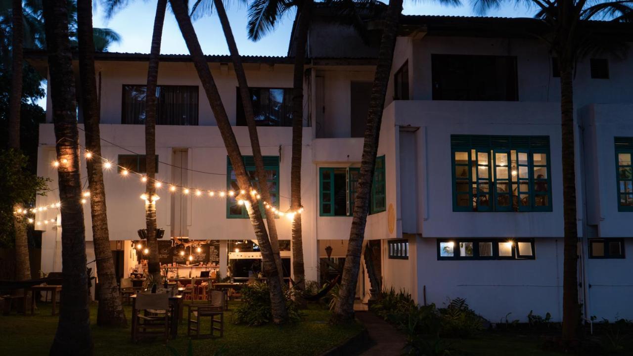 Voulez-Vous, Managed By Dikwella Beach Hotel Buitenkant foto
