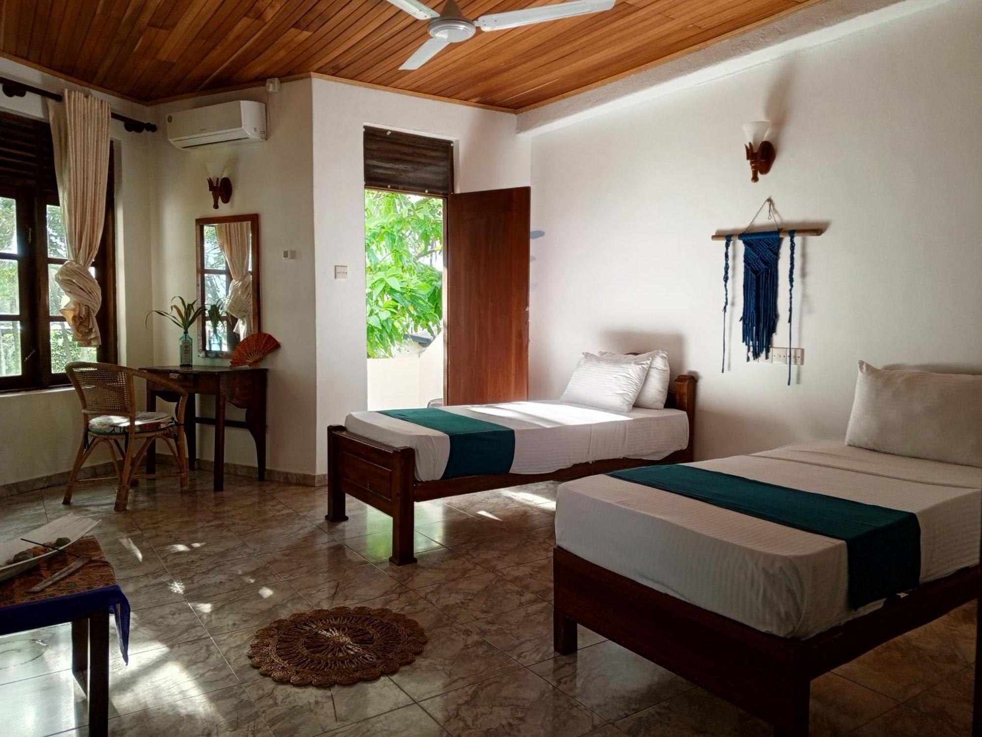 Voulez-Vous, Managed By Dikwella Beach Hotel Kamer foto