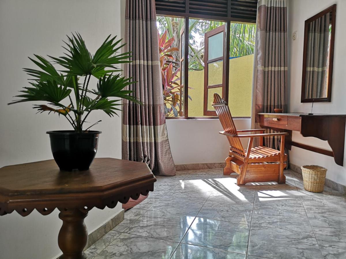 Voulez-Vous, Managed By Dikwella Beach Hotel Buitenkant foto