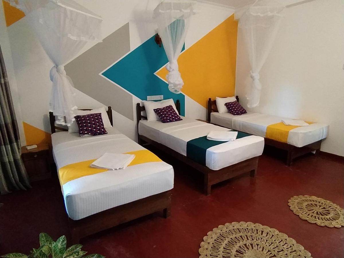 Voulez-Vous, Managed By Dikwella Beach Hotel Buitenkant foto