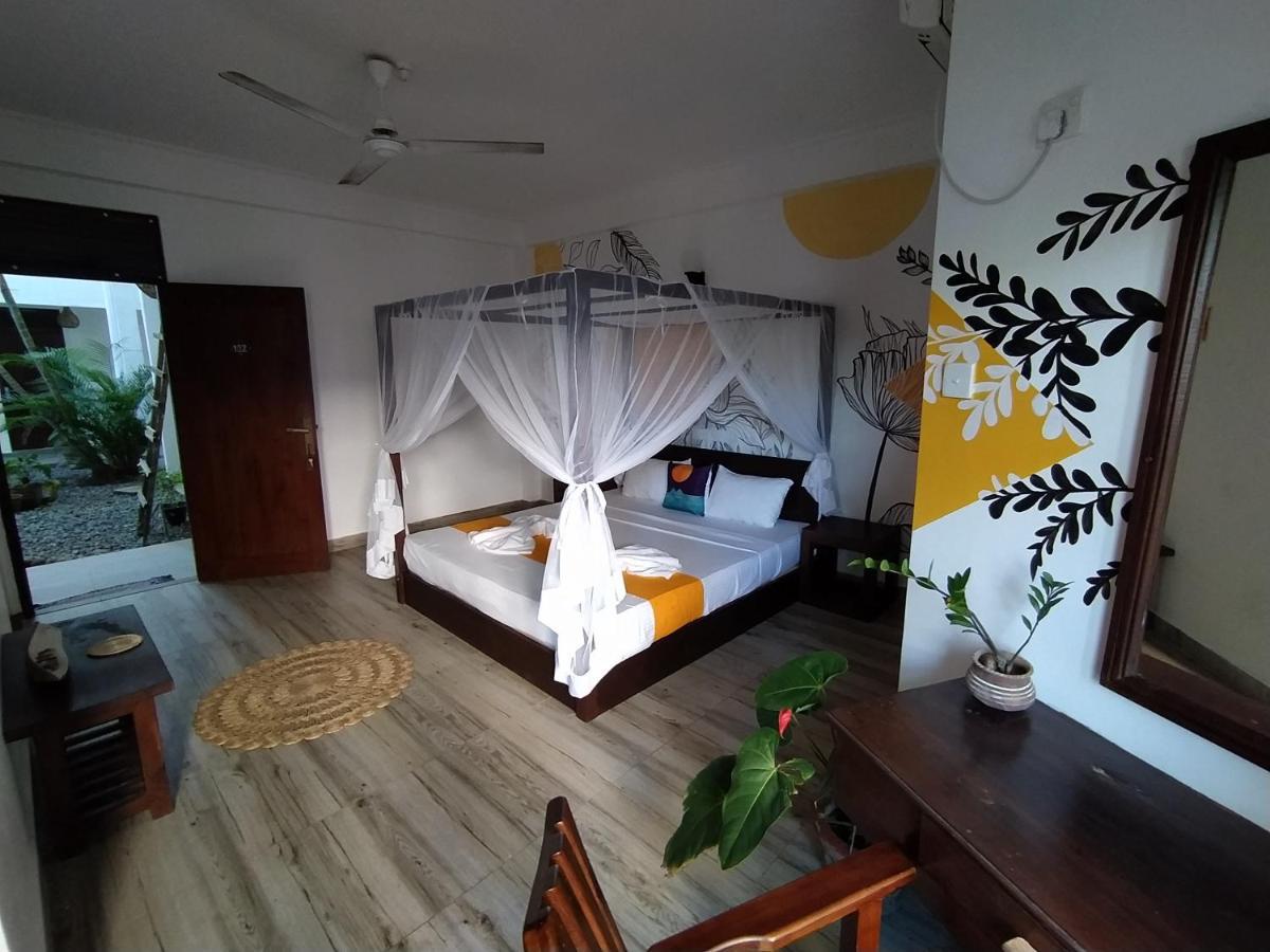 Voulez-Vous, Managed By Dikwella Beach Hotel Buitenkant foto
