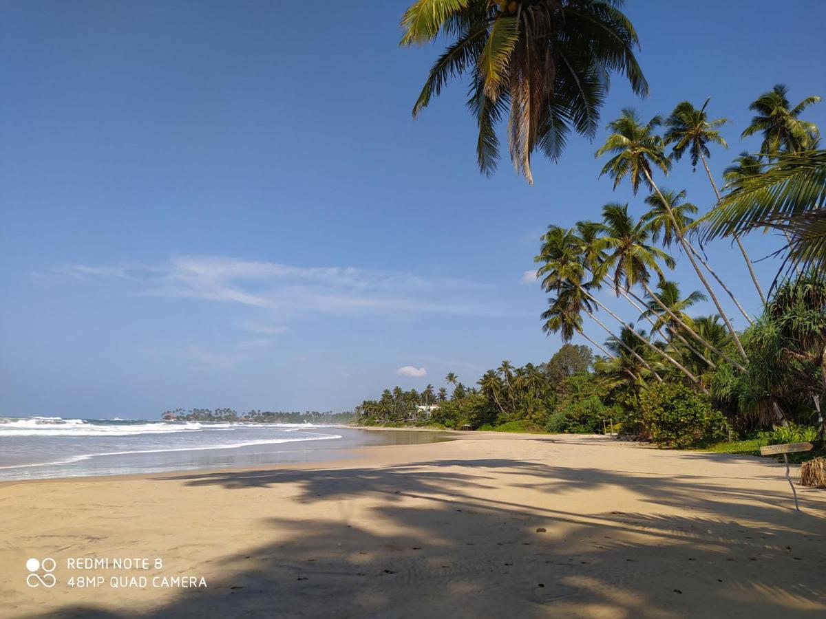 Voulez-Vous, Managed By Dikwella Beach Hotel Buitenkant foto